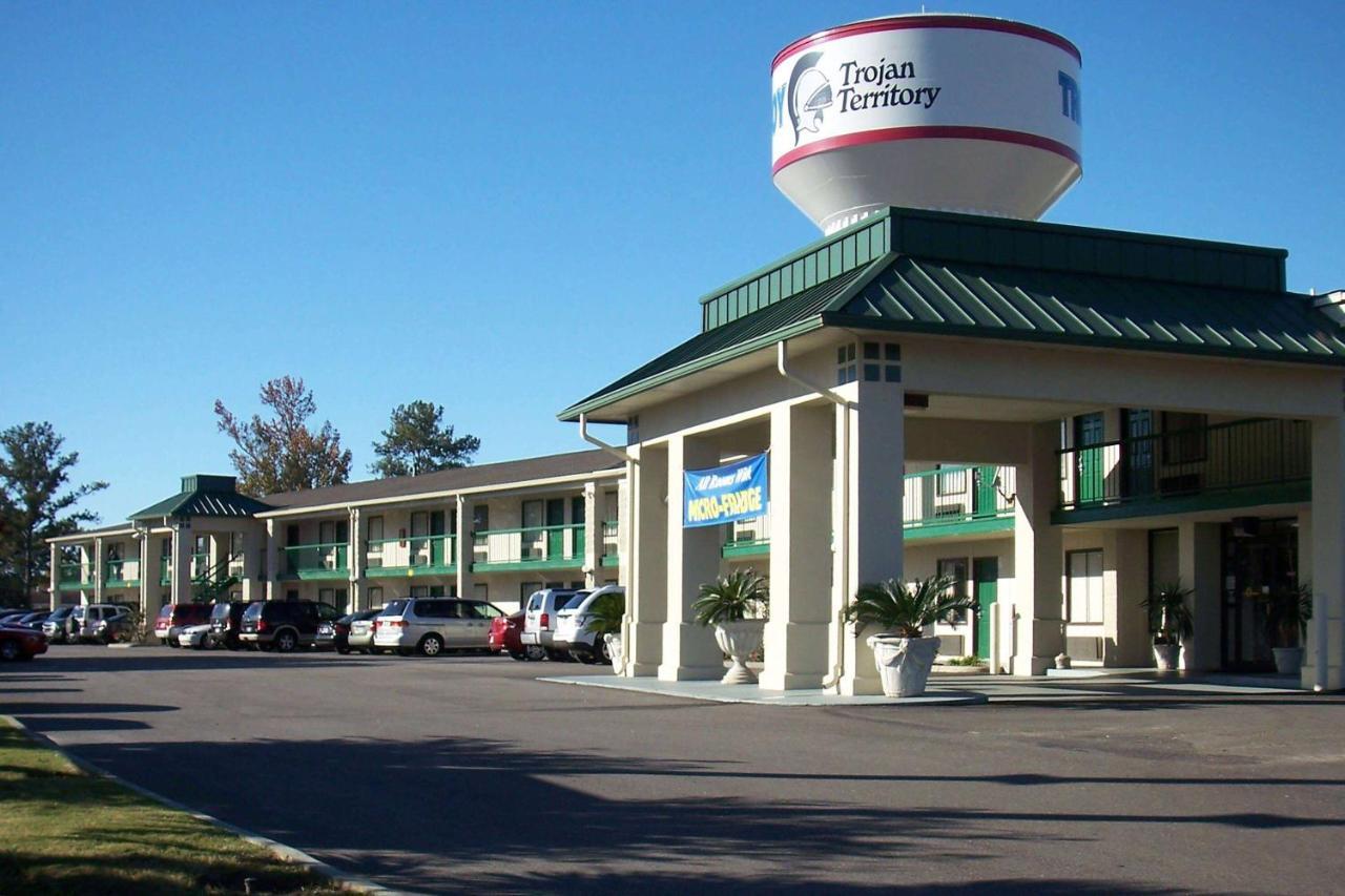 Baymont By Wyndham Troy Hotel Exterior foto